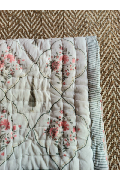 Single Reversible Quilt - Hibiscus floral design - P-SQ-303(d)